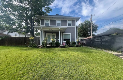 Mapleton/Fall Creek House | Charming 3-bedroom house in central Indianapolis