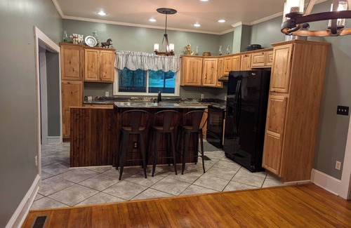 Jonesborough Other | Charming 3-bedroom farmhouse with AC, WiFi in Jonesborough