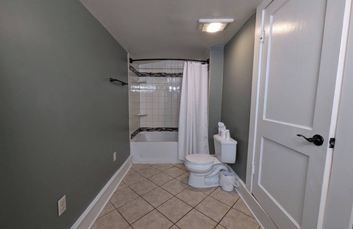 Jonesborough Other | Charming 3-bedroom farmhouse with AC, WiFi in Jonesborough