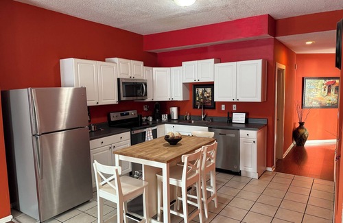 Hanover Place House | Charming 3-bedroom 2 bath house in Kansas City’s best location by plaza/downtown