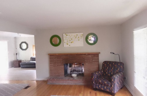 Countryside House | Charming 3-bedroom house in Kansas City with WiFi and AC Close to Arrowhead