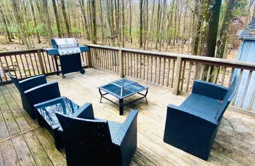 Lake Harmony Estates House | Charming 3-bedroom Mountain Getaway perfectly located in desirable Lake Harmony.