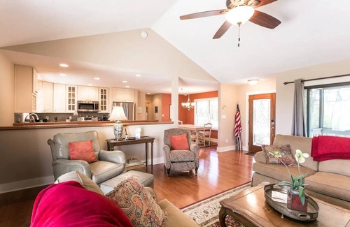 Lake Toxaway House | Charming 3-bedroom 3-bath house just 3 minutes from the Greystone Inn.