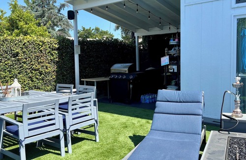 Reseda House | Charming 3-bedroom house with WiFi, pool and jacuzzi in Los Angeles