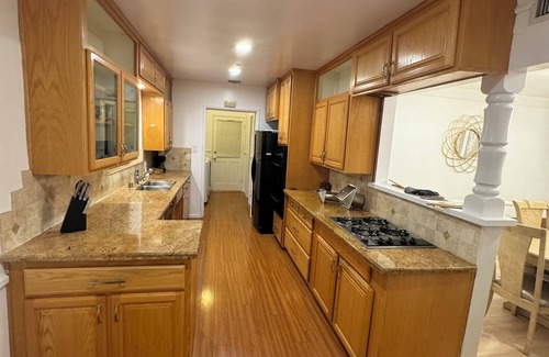West Hills Villa | Charming 3-bedroom villa with WiFi and AC in fabulous Los Angeles