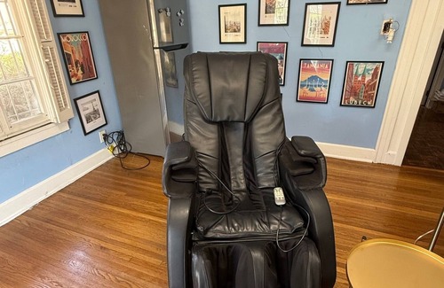 Larchmont House | Charming 3-bedroom larchmont 1800+ sq ft parking fast internet