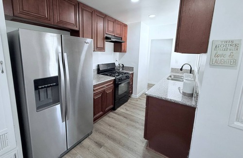 Reseda House | Charming 3-bedroom house with WiFi and AC in enjoyable Los Angeles