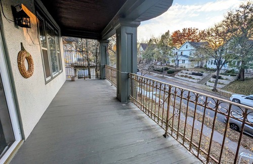 Uptown Apartment | Charming 3-bedroom apartment with laundry and blazing WiFi in serene Minneapolis