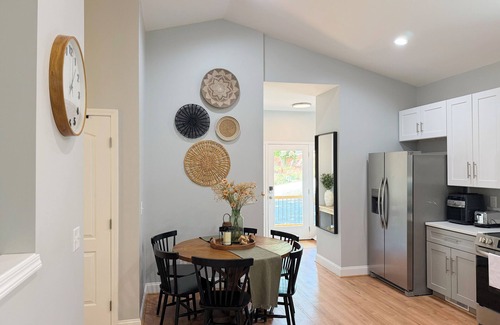 Troy House | Charming 3-bedroom house in tranquil Mount Gilead with lake views