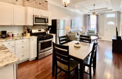 Milan House | Charming 3 Bedroom House minutes from downtown.
