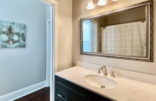 Milan House | Charming 3 Bedroom House minutes from downtown.