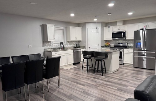 Bellefonte House | Charming 3-bedroom LED vibe cozy house with AC and WiFi in Steeple Chase.