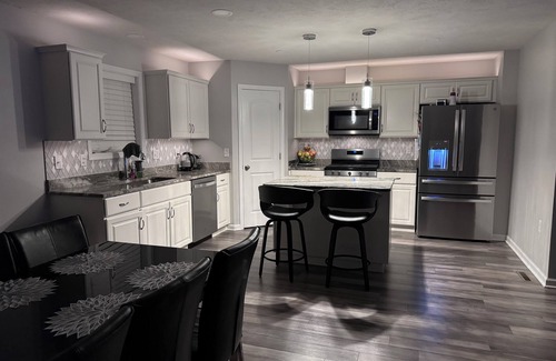 Bellefonte House | Charming 3-bedroom LED vibe cozy house with AC and WiFi in Steeple Chase.
