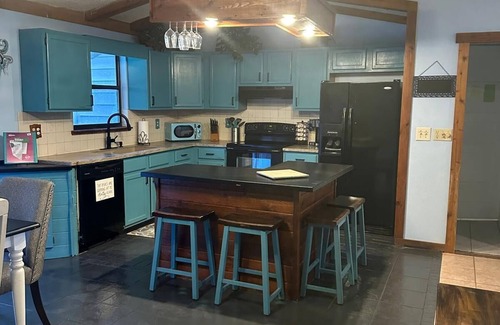 Port Richey House | Charming 3-bedroom house in nice Port Richey with AC, WiFi