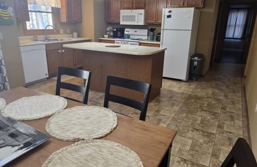 Prudenville House | Charming 3-bedroom, 2-bath house with WiFi and AC near Houghton Lake