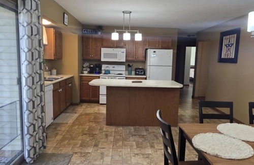 Prudenville House | Charming 3-bedroom, 2-bath house with WiFi and AC near Houghton Lake