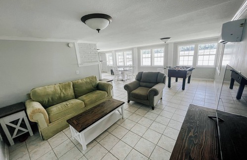 Rogersville House | Charming 3-bedroom house with Wi-Fi ,AC and water views in Rogersville.
