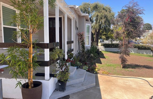 San Gabriel House | Charming 3-bedroom house in San Gabriel with AC
