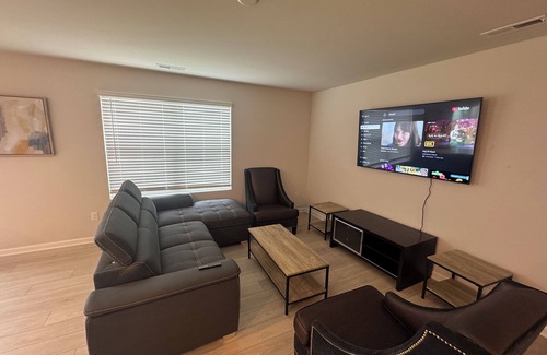 Statesville House | Charming 3-bedroom Home with WiFi, AC in serene Statesville