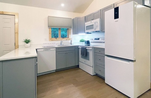 Reeders Cabin | Charming 3 Bedroom Cabin in the Poconos on Private Resort