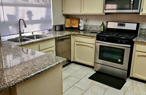 Victorville House | Charming 3-bedroom house with AC and WiFi in serene Victorville