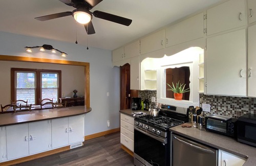 Warren House | Charming 3-Bedroom Vacation Retreat Near Historical Downtown & Nature Escapes