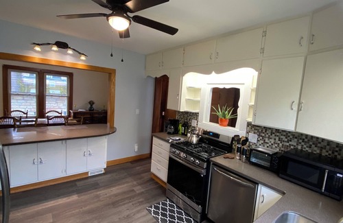 Warren House | Charming 3-Bedroom Vacation Retreat Near Historical Downtown & Nature Escapes
