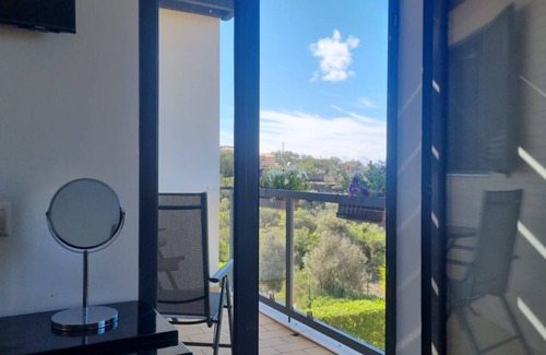 Cerro de Aguia Villa | Charming 3-bedroom villa with WiFi and AC with sea view in Albufeira