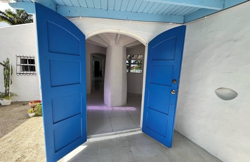 Halcyon Heights House | Charming 3-bedroom villa in marvelous Holetown with AC, WiFi and private pool!