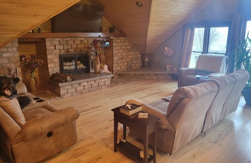 Van Dyne House | Charming 3-bedroom Villa on Lake Winnebago