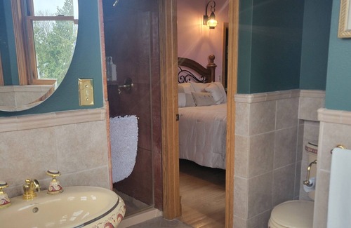 Van Dyne House | Charming 3-bedroom Villa on Lake Winnebago