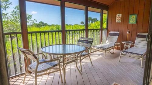 Sanibel House | Charming 3-Bedroom Villa with Gulf Views & Screened Porch