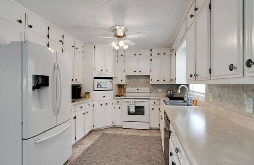 Gainesville House | Charming 3 Beds/2 Baths/Near LakeLanier 4 FUNtimes