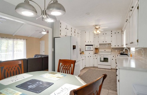 Gainesville House | Charming 3 Beds/2 Baths/Near LakeLanier 4 FUNtimes
