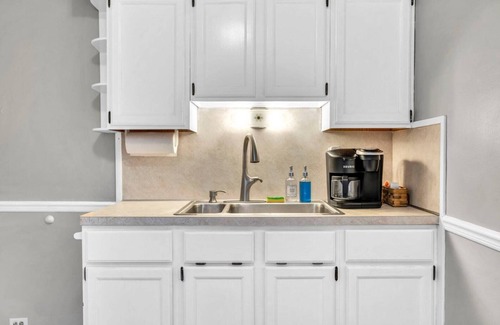 Cleveland House | Charming 3 BR Brick Lodge in Cleveland