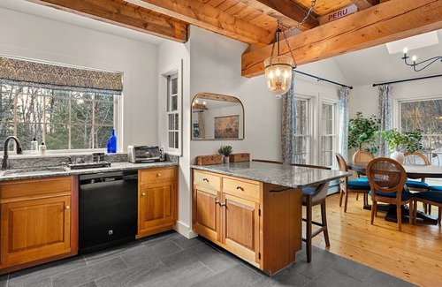 Londonderry House | Charming 3-BR Mountain Home Minutes to Skiing
