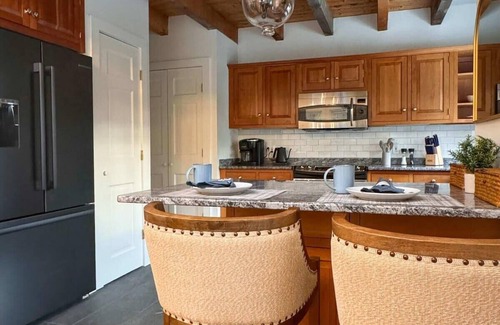 Londonderry House | Charming 3-BR Mountain Home Minutes to Skiing