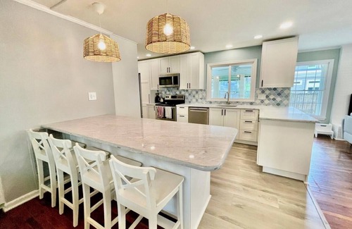 The Pines House | Charming 3-BR Ranch Home, 3 Blocks to Beach, Dog-Friendly & Private Yard!