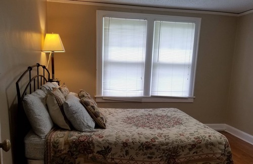 Kansas City Villa | Charming 3 BRM Villa by KCMO Downtown