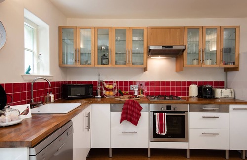 Kelso House | Charming 3 Storey Townhouse with a Private Courtyard in a Pet Free Environment