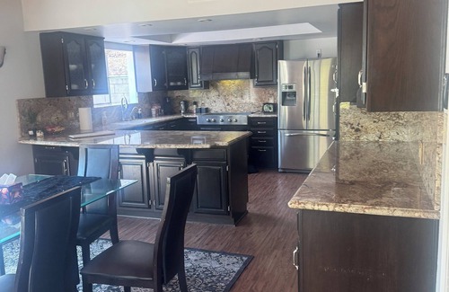 Burbank House | Charming 3bd 3 ba house in serene Burbank above Sunset Cyn 30+ day rentals only