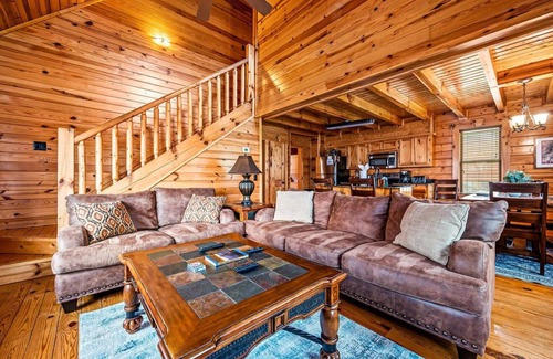 White Oak Lodge Cabin | Charming 3BD Cabin w/Hot Tub! Arcade + POOL!