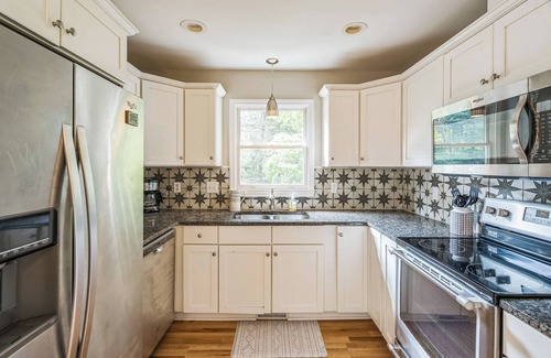 Cary House | Charming 3bedroom home in Welcoming Cary, Centrally Located with Greenway Access