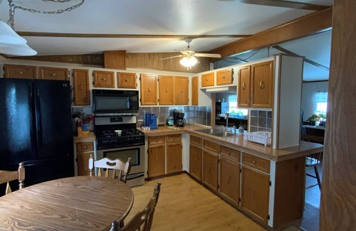 Larsen House | Charming 3bedroom home with AC, WiFi in PRIVATE subdivision of manufactured home