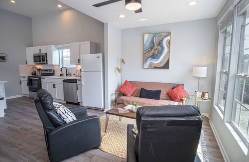 Near East Side Cottage | Charming 3br/2ba Gem Close to Downtown/Riverwalk