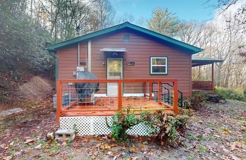 Scaly Mountain House | Charming 3BR home in Scaly Mountain with a full kitchen and high speed internet