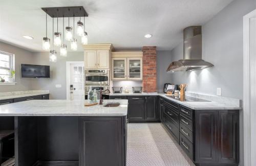 Lake Como House | Charming 3BR Home Near DT with King Bed and Fire Pit