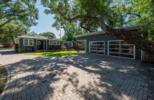 Lake Como House | Charming 3BR Home Near DT with King Bed and Fire Pit