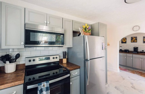 Bristol House | Charming 3BR Home with Hot Tub in Bristol