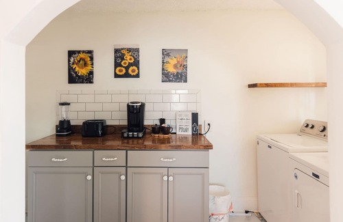 Bristol House | Charming 3BR Home with Hot Tub in Bristol